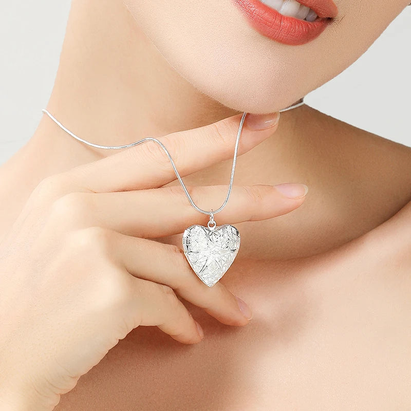 DOTEFFIL 925 Sterling Silver Photo Frame Pendant Necklace